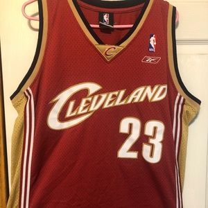 Cleveland Cavaliers LeBron James No 23 jersey size Large NBA